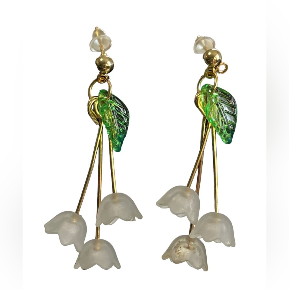 Long earrings… gold plated with 3 flower and a leaf.